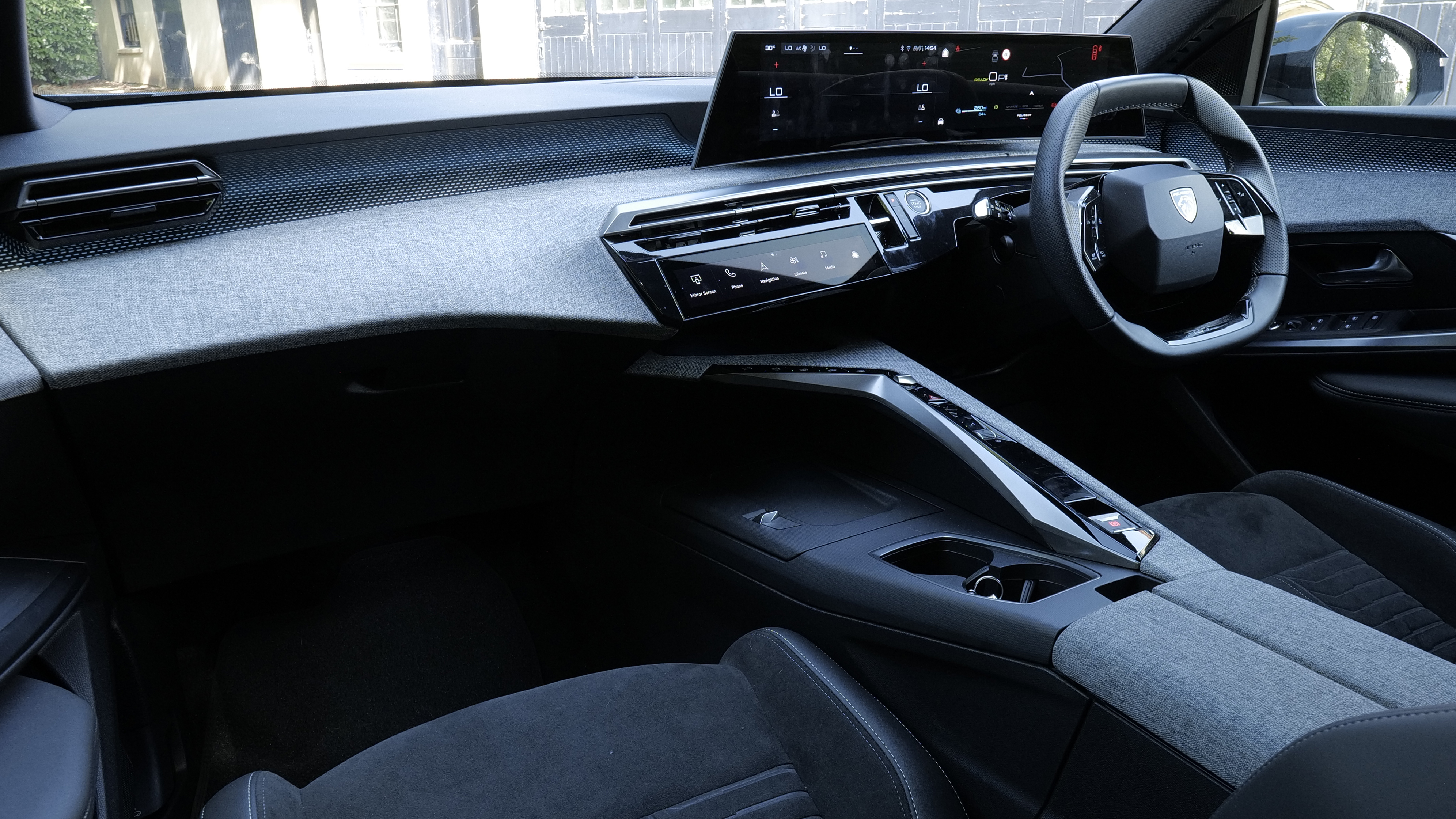 PEUGEOT 3008 ESTATE 1.2 Hybrid 145 Allure Premium 5dr e-DSC6